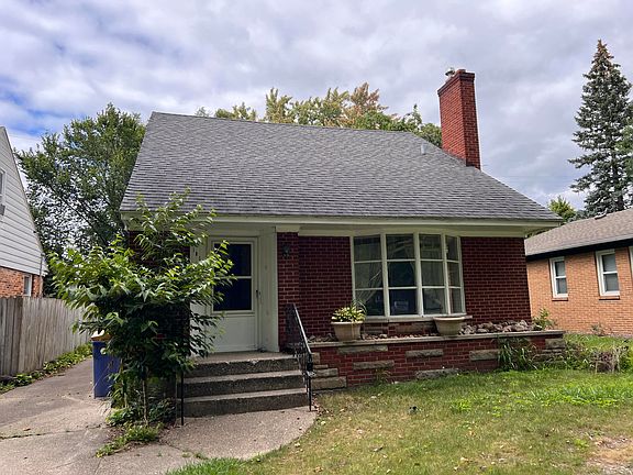 2nd image of 1011 Lake Michigan Dr NW