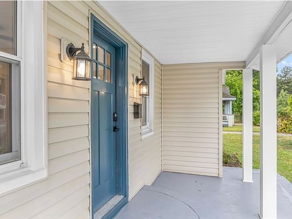 3rd image of 1006 Mayfield Ave