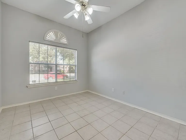 10911 Robincreek Ln — Photo 13