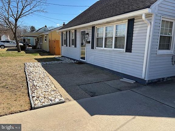 4th image of 948 Easter Rd