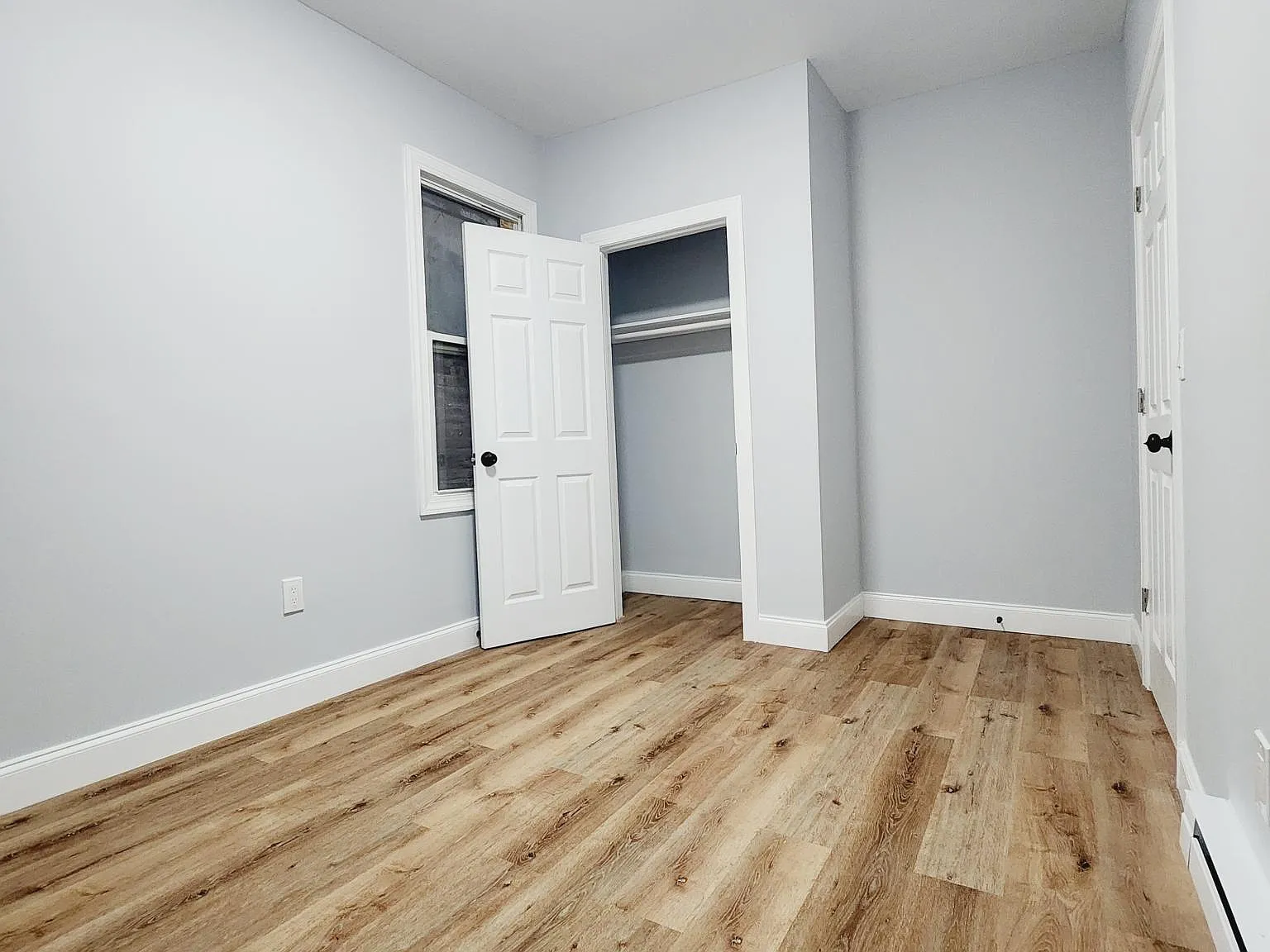 3 bed, 1000 sqft, $2,400 — Photo 2
