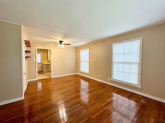 4th image of 1931 S Wiley Ave