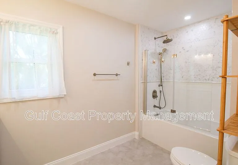 691 Russell St — Photo 22