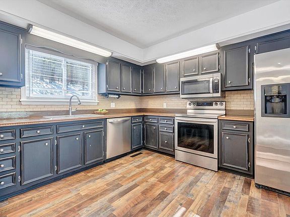 4th image of 182 Countrywood Ln