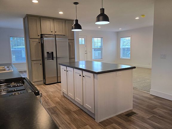 2nd image of 2802 Green St #2802