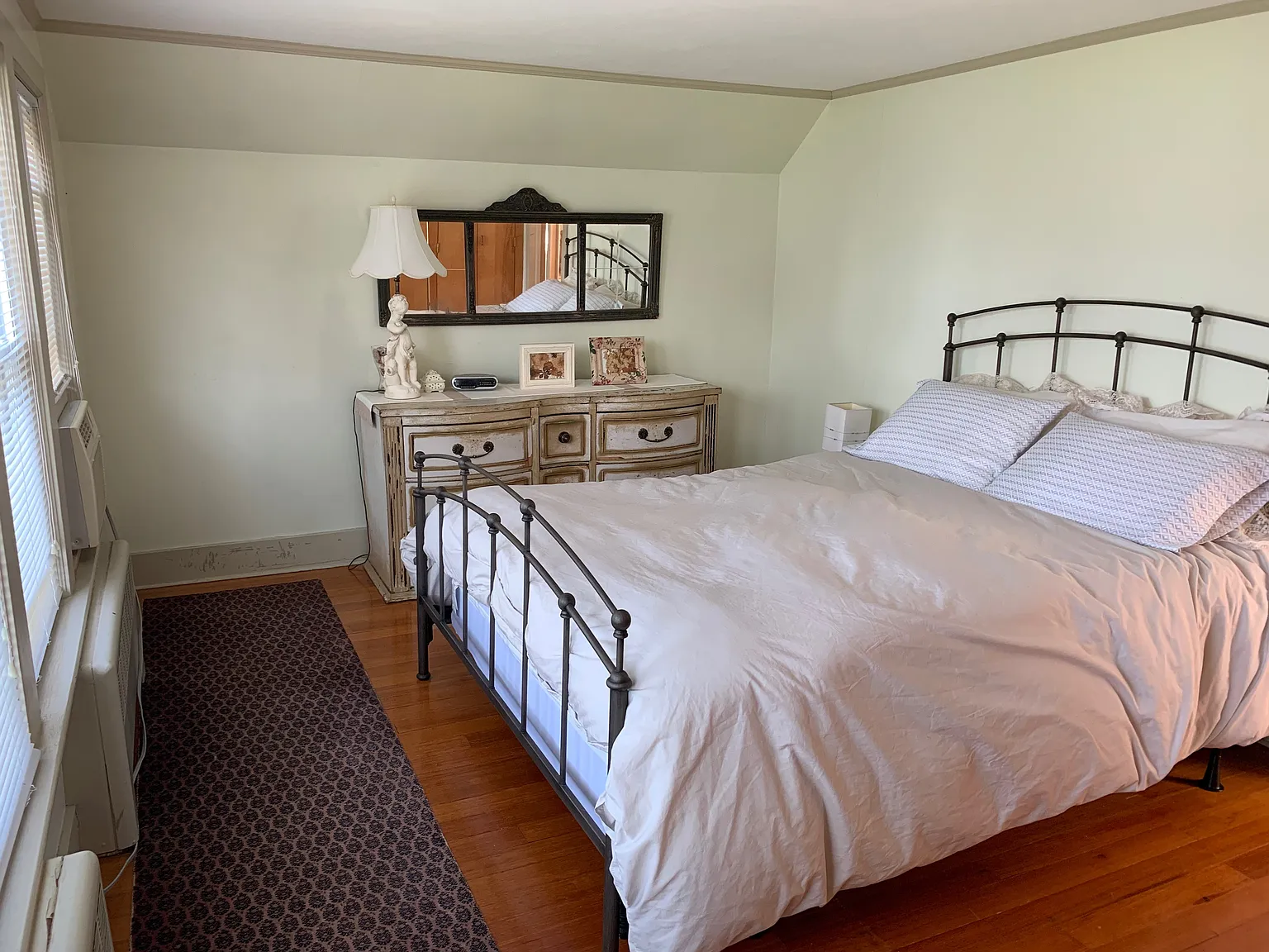 2 bed, 1000 sqft, $2,200 — Photo 3