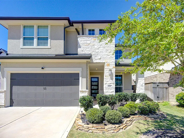 4110 Sherman Oak Ln — Photo 1