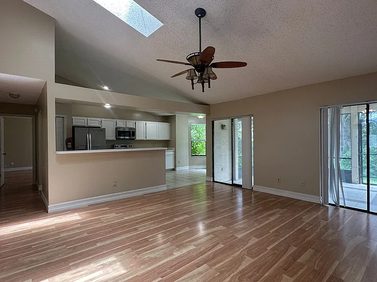 487 Carrigan Ave — Photo 21