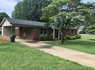 903 S Brady Ave, Newton, NC 28658