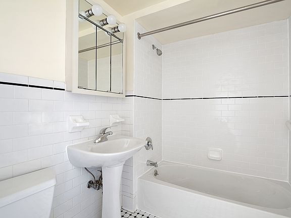 5th image of 200 Schermerhorn St APT 610