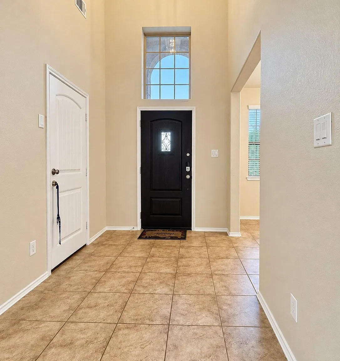 4 bed, 2.5 bath, 2239 sqft, $2,500 — Photo 2