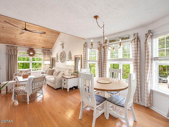 3rd image of 455 Madison Cir
