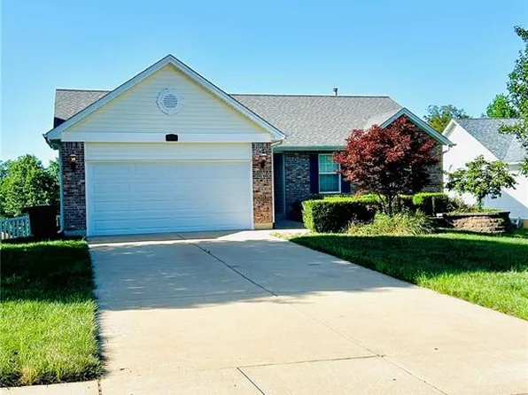 1040 Schumacher Rd, Fenton, MO 63026