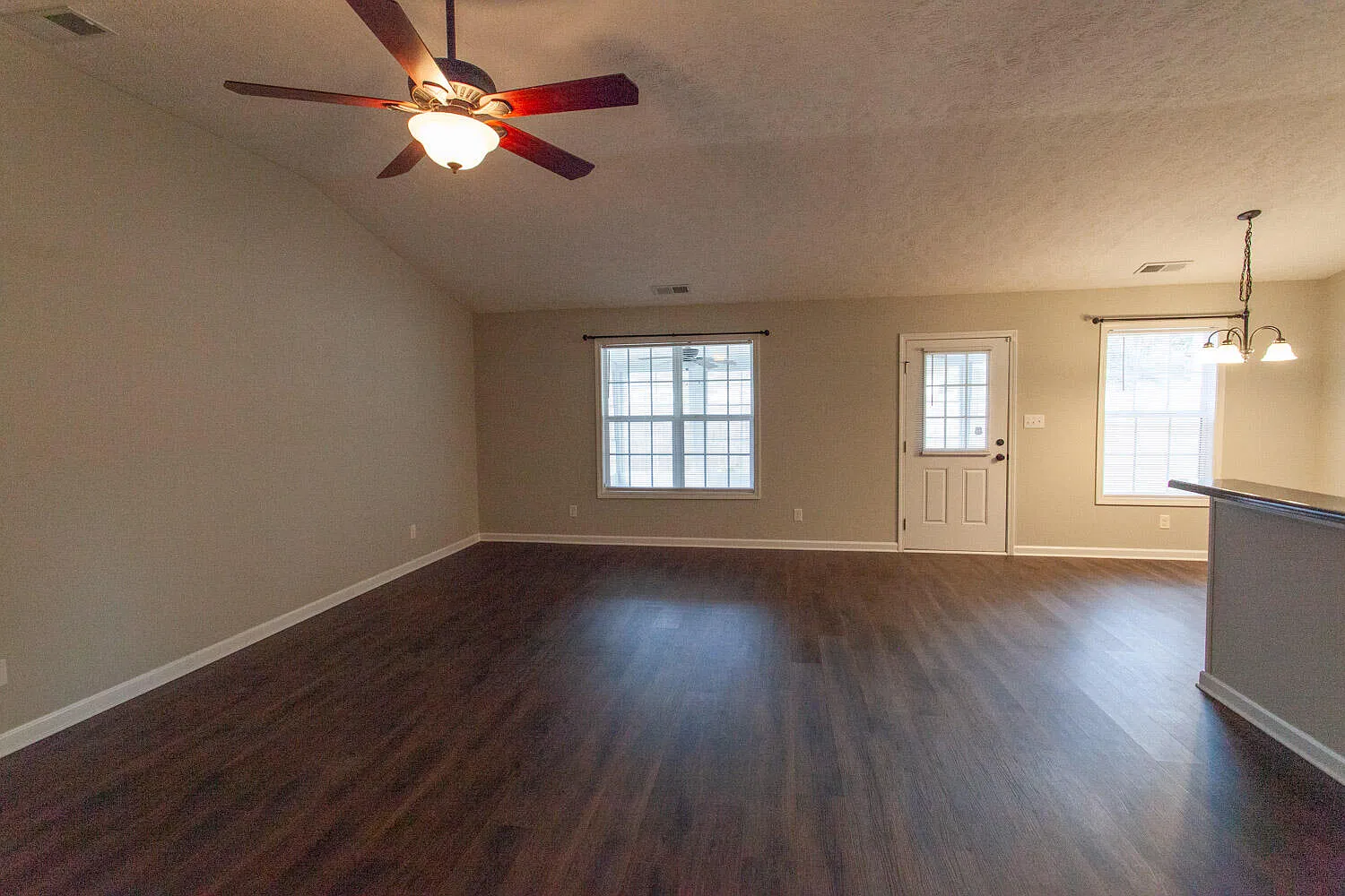 3 bed, 2.0 bath, 1500 sqft, $1,995 — Photo 3