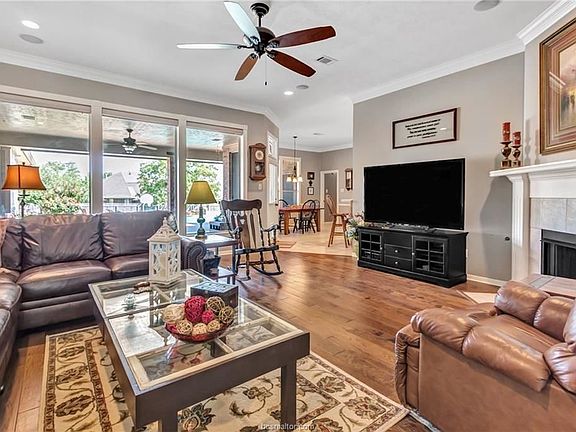 5th image of 207 Cecilia Ct