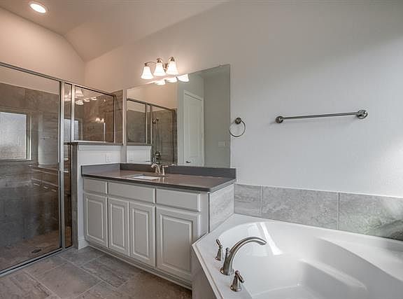 5th image of 6337 Catalpa Dr