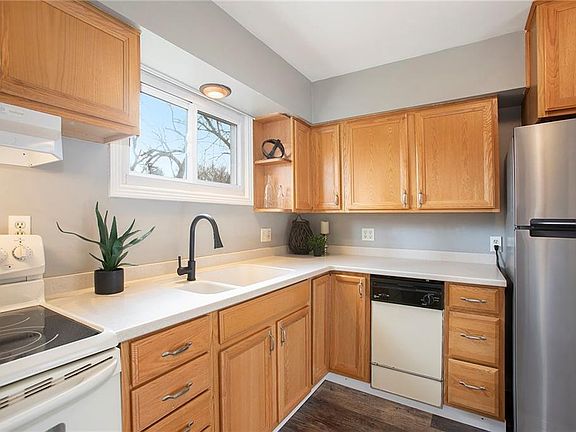 3rd image of 7917 W 86th Ter