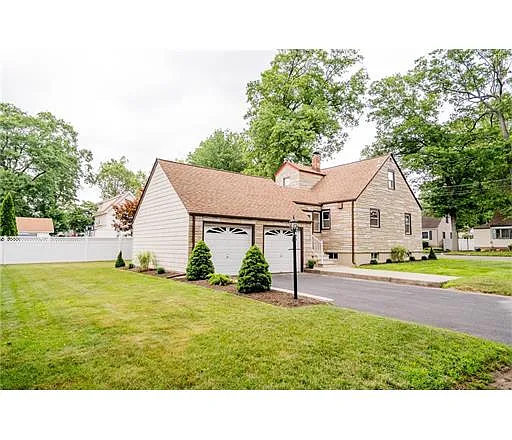 111 Fairfield Ave photo 1
