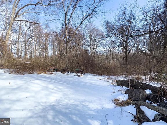 3rd image of 11523 Popes Head Rd