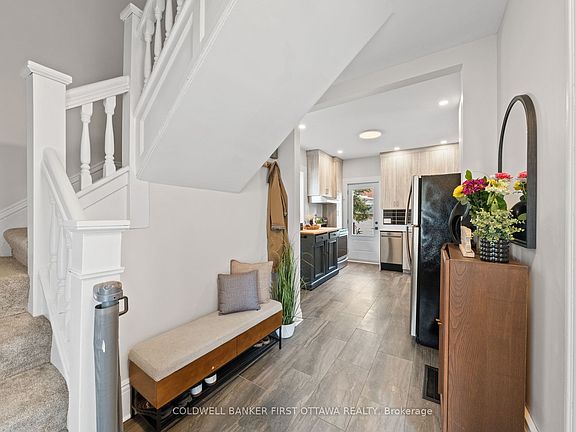4th image of 25 Clegg St