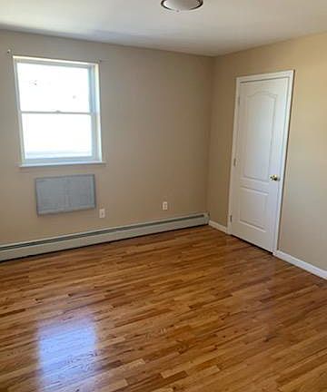 2nd image of 816 Vincent Ave #1A