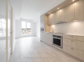 858 Dupont St