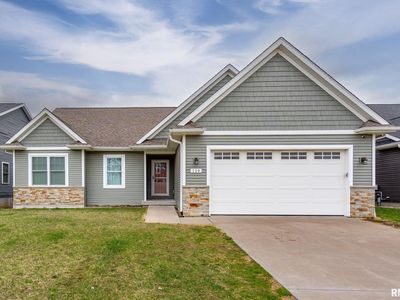 119 Prairie Meadow Dr, Blue Grass, IA, 52726