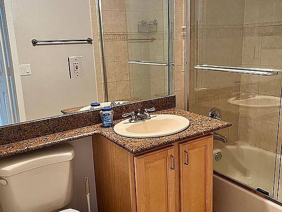 5th image of 924 SE 2nd St APT 12