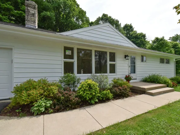 8813 Western Ave, Cedarburg, WI 53012