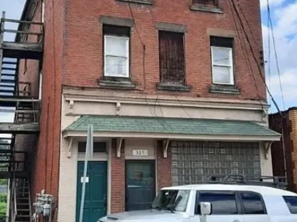 327 Brinton Ave APT 1F, Trafford, PA 15085