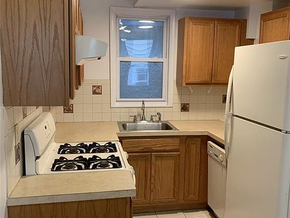 2nd image of 178 Crescent Pl Unit 1