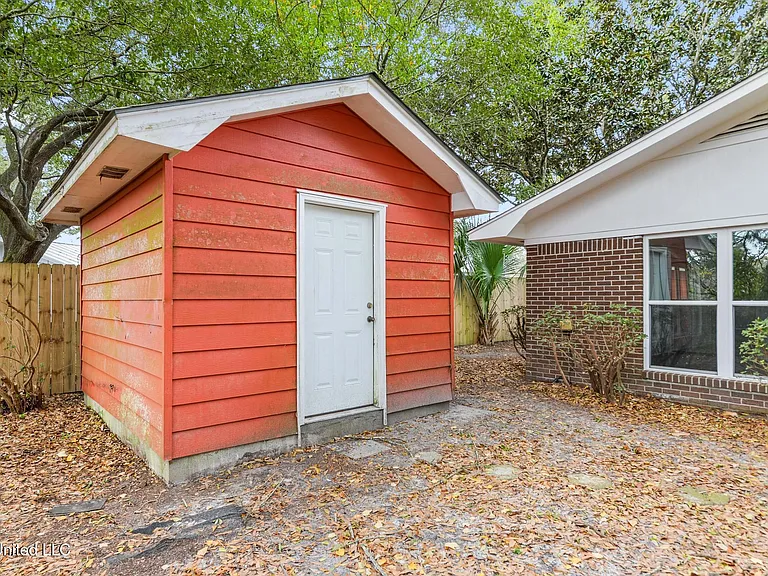 6104 Gruich Cir — Photo 26