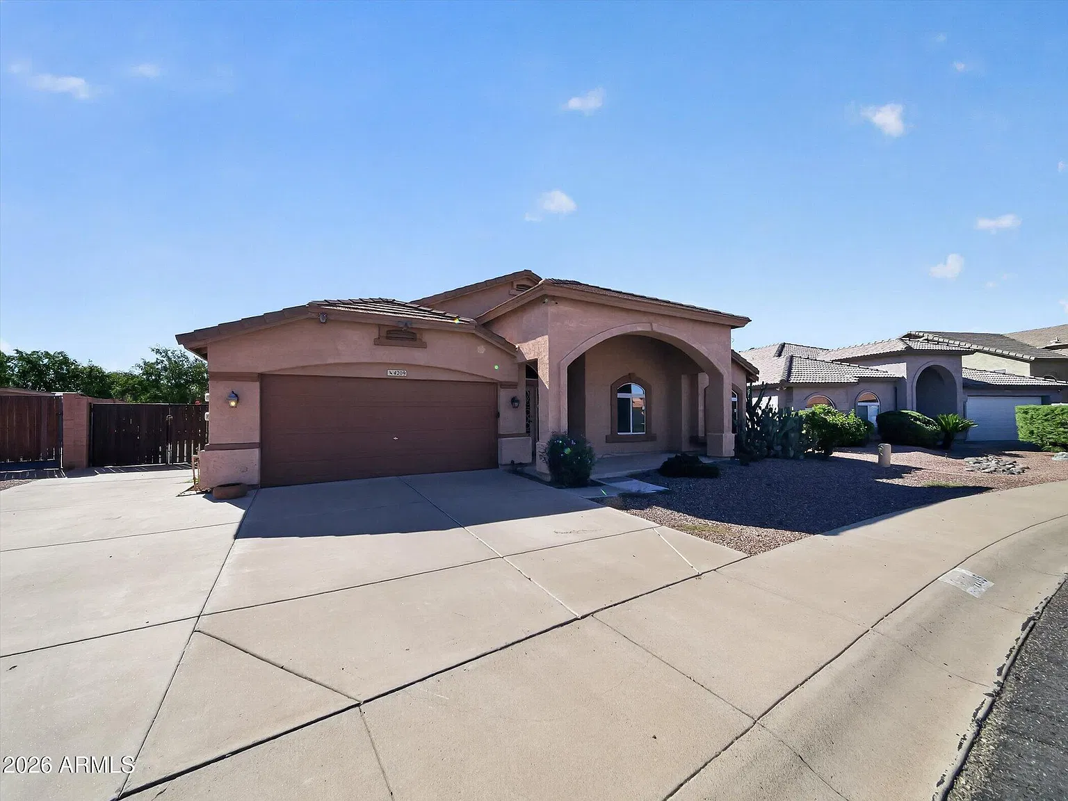 4 bed, 2.0 bath, 2349 sqft, $3,200 — Photo 3