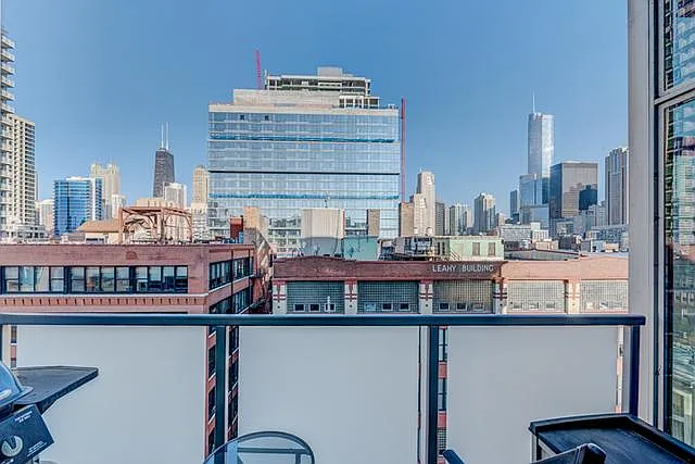 630 N Franklin St #811 — Photo 8