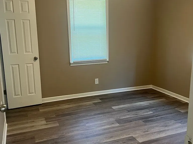 813 Sorrells Dr — Photo 11