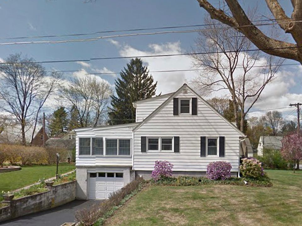 2nd image of 2 Willow Ave
