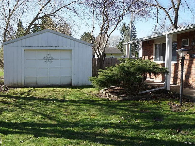 314 Fairgrove St — Photo 17