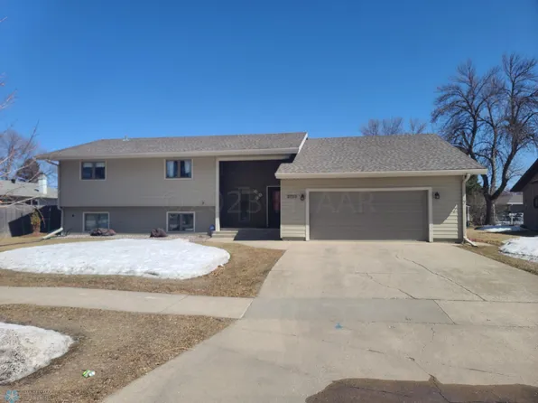 2723 Eastgate Dr S, Fargo, ND 58103