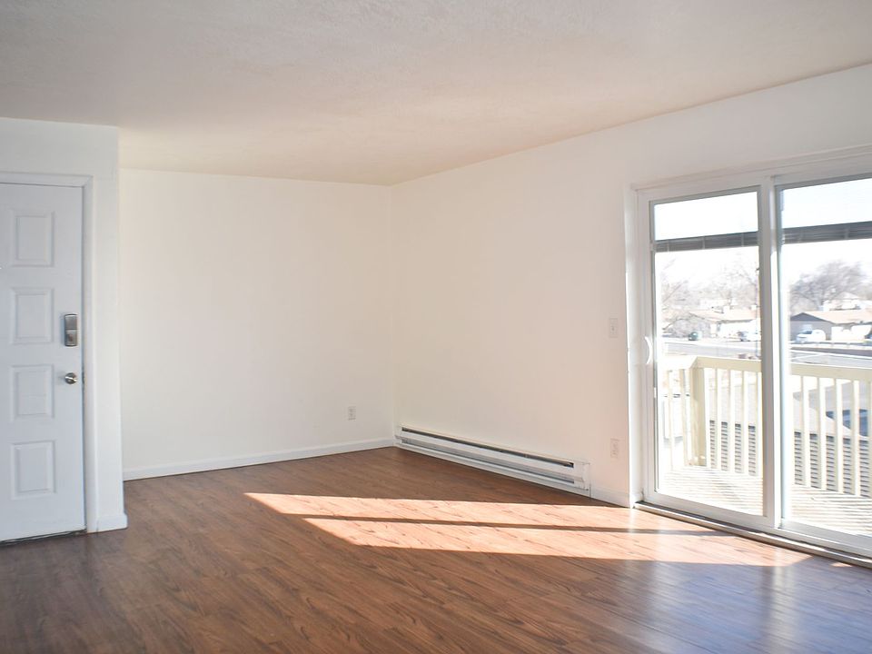 1st image of 1535 Poplar Dr APT 24