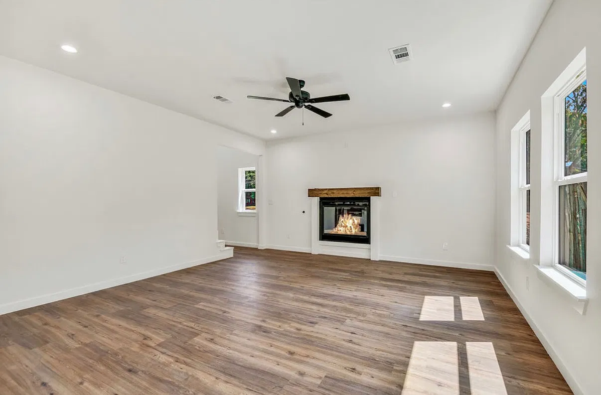 3 bed, 2.5 bath, 1647 sqft, $2,500 — Photo 2