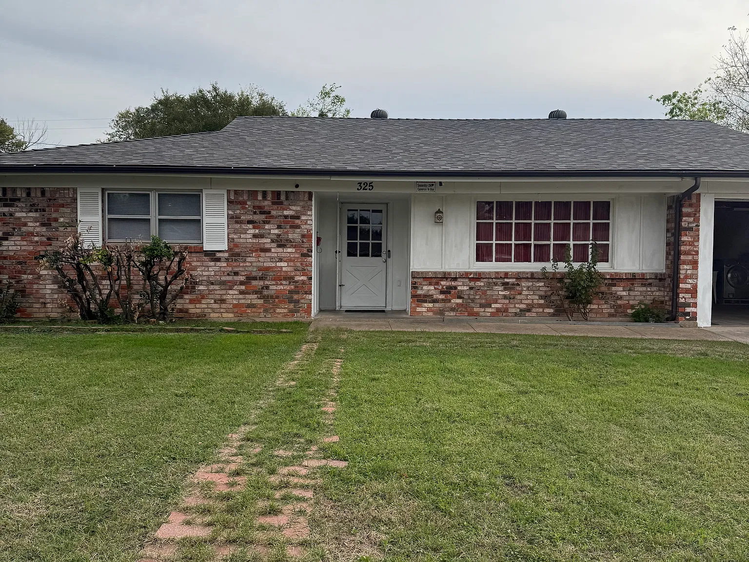 4 bed, 1689 sqft, $2,500 — Photo 1