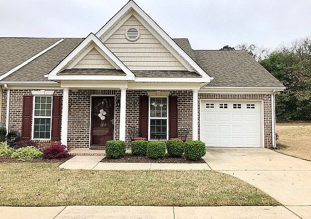 End-Unit w/Attached Garage!