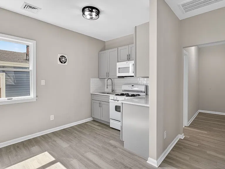 378 Grand St — Photo 9