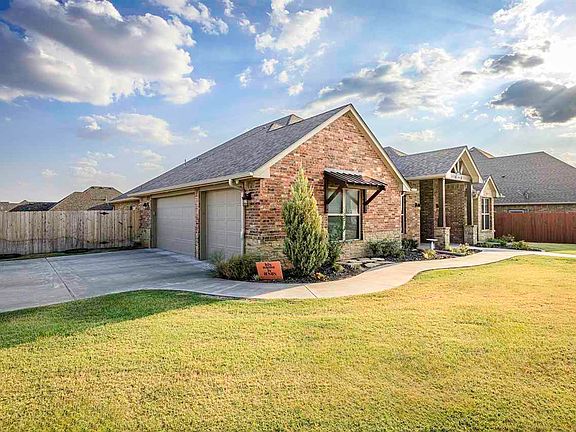 5th image of 1622 NW Leona Cir