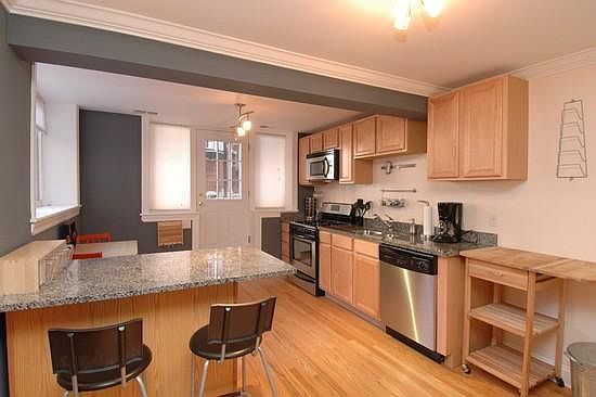 5th image of 908 W Agatite Ave