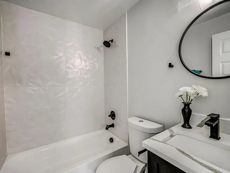 3240 Dexter St — Photo 13