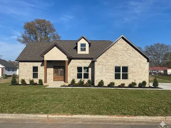 110 Fieldwood Dr, Tuscumbia, AL 35674