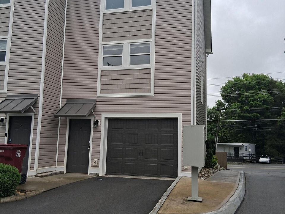 1st image of 2802 Walnut St #1