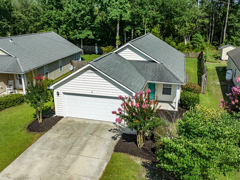136 Red Bird Ln — Photo 1