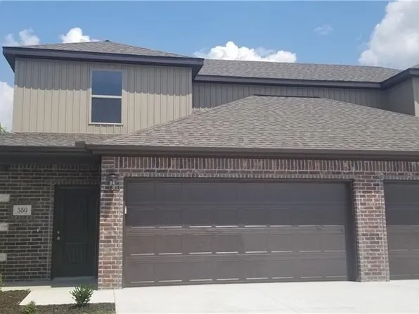 550 Vee St, Centerton, AR 72719